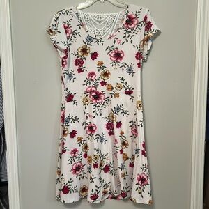 Bobbie Brooks Red and Pink Flutter Sleeve Sundress. Size Small.